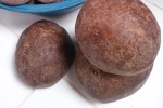 Boules de cacao à râper pour une bonne tasse de chocolat chaud